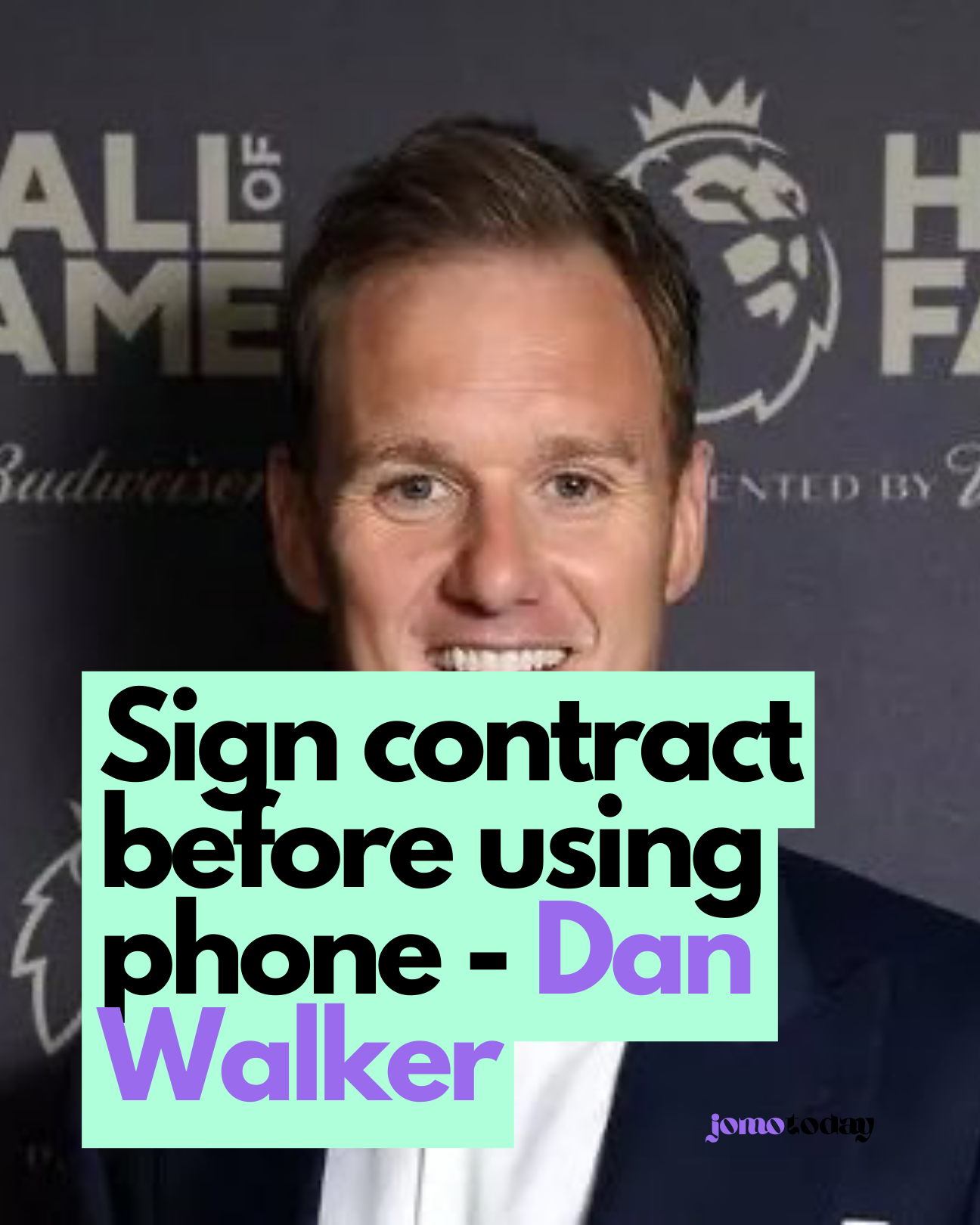 Sign contract dan walker